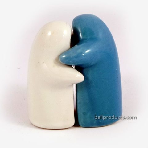 Salt Shaker Hug Blue